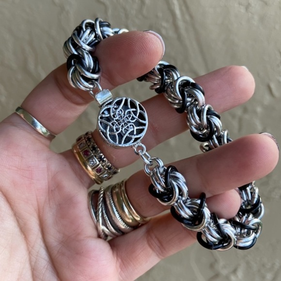 Celtic chain bracelet . handcrafted silver & black maille bizantine links - Picture 13 of 15